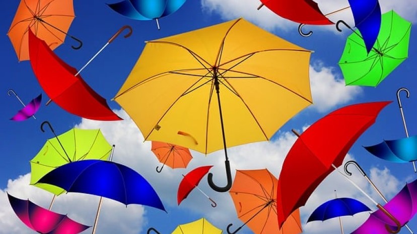 Bunte Regenschirme, die für Diversity und Vielfalt stehen