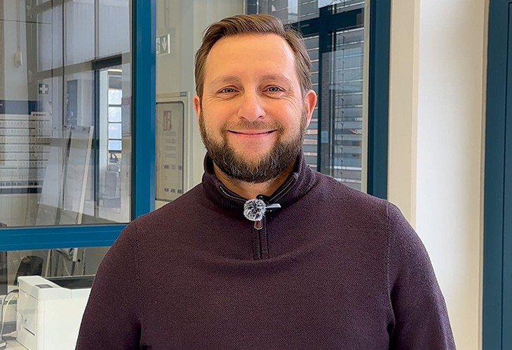 Peter Hesse hat die digitale Station während der Prüfung von der technischen Seite aus betreut.