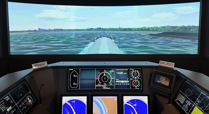 © Schiffer-Berufskolleg RHEIN Simulation einer Schifffahrt im Führerstand