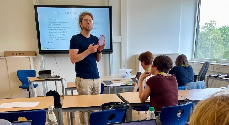 Das Thema Künstliche Intelligenz (KI) ist in aller Munde. In Hamburg konnte Dr. Oliver Nahm wichtige Fragen aus Sicht der Ausbildungspraxis beantworten.
